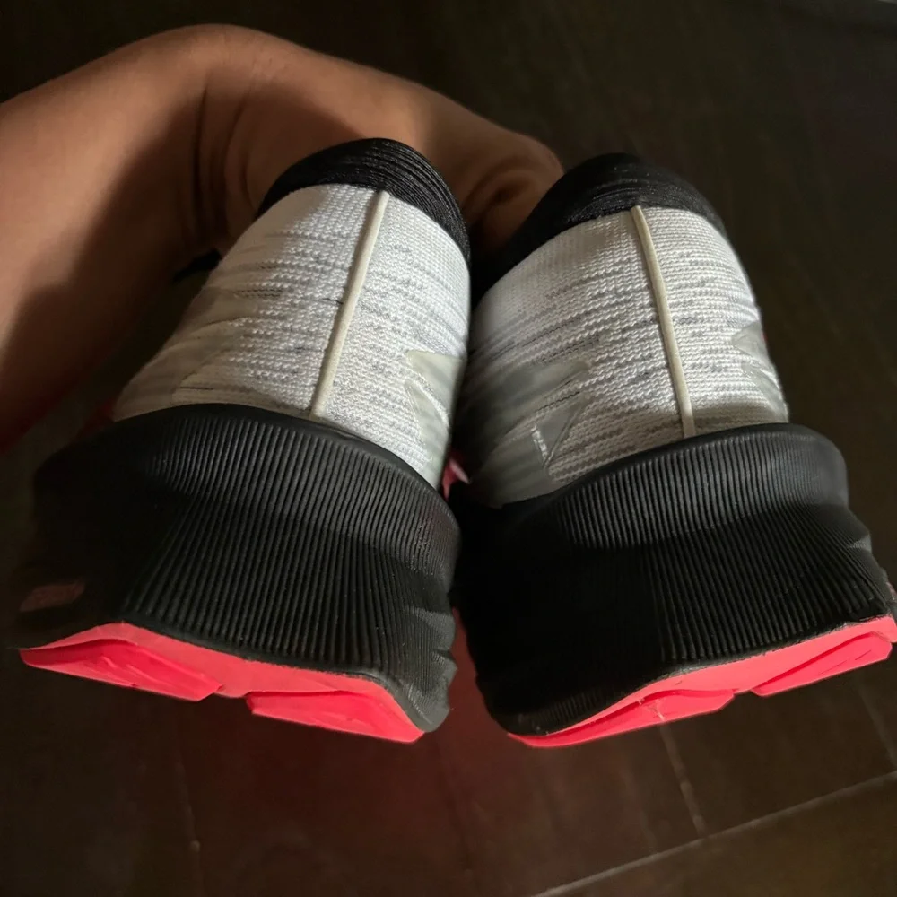 ASICS Novablast 3 Men’s Running Walking‎ Shoes Sneakers Workout Size 11.5 - Picture 8 of 11